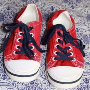 Crocs Kids sz. J1 Red Canvas Lace Up Shoes Sneaker
